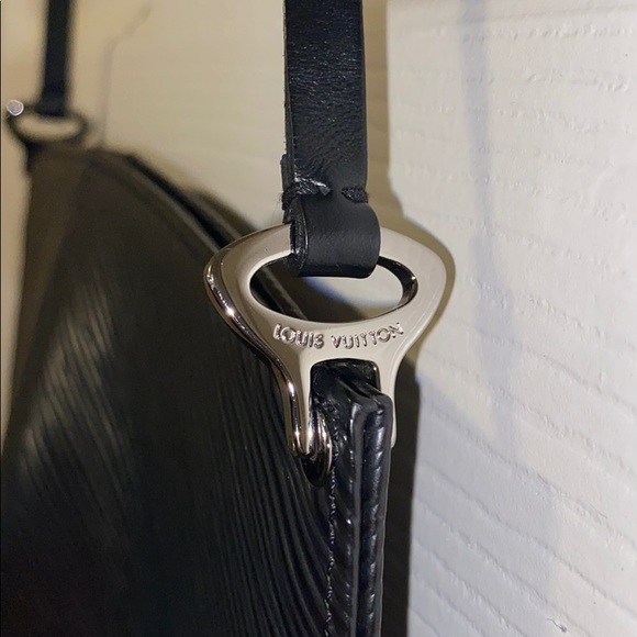 Louis Vuitton Black Epi Leather Pochette - Picture 4 of 8